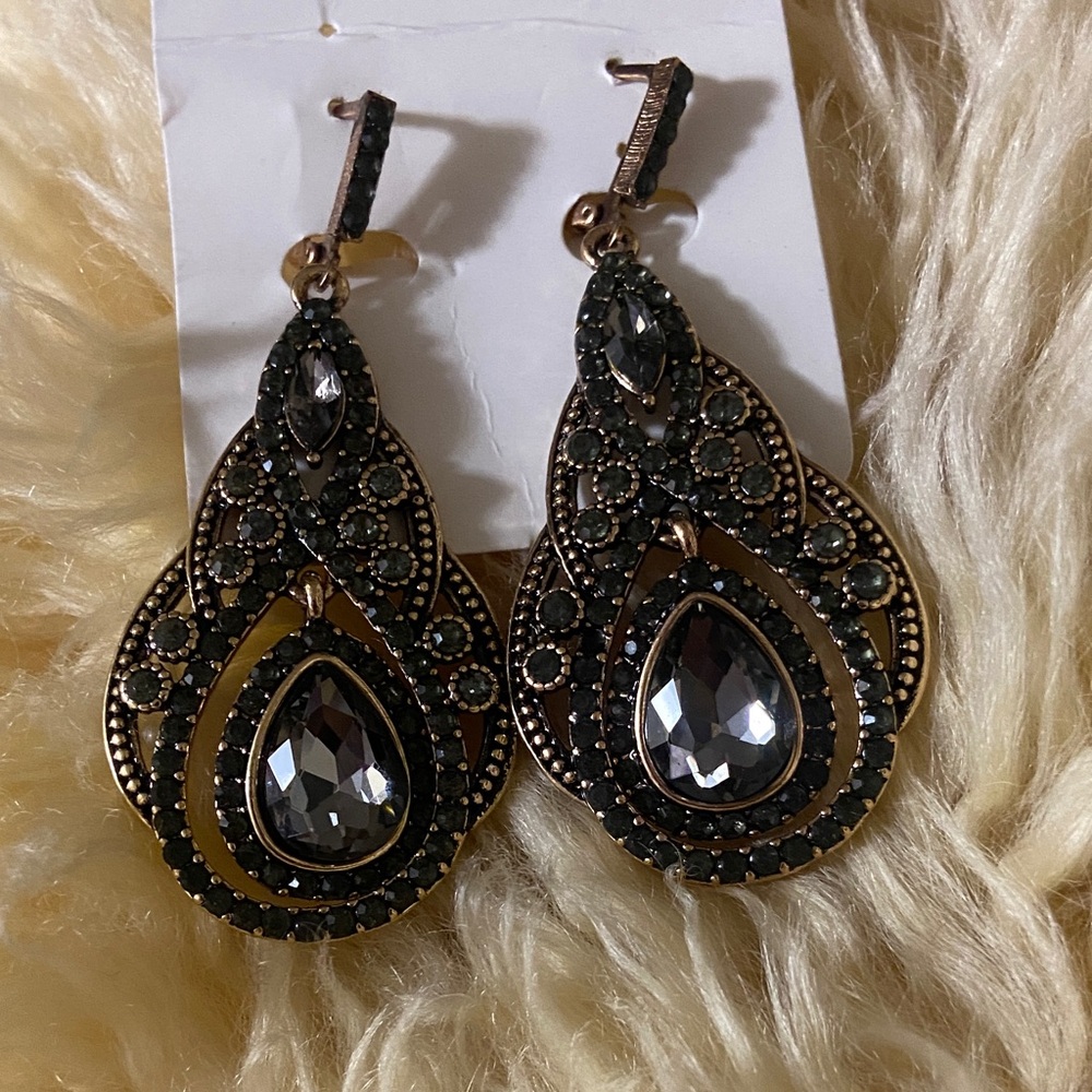 Elegant Black and Gold Teardrop Earrings